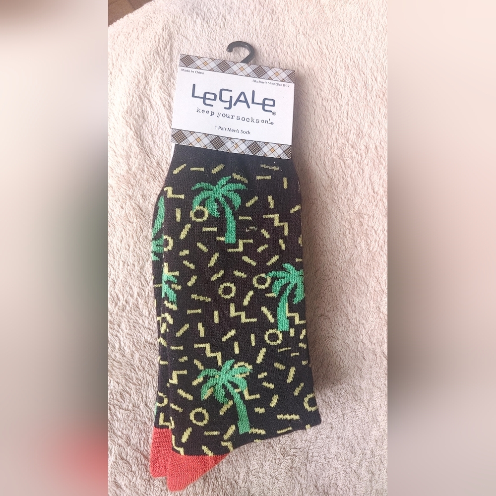 Men's Black and Green Palm Tree Patterned Socks 🌴